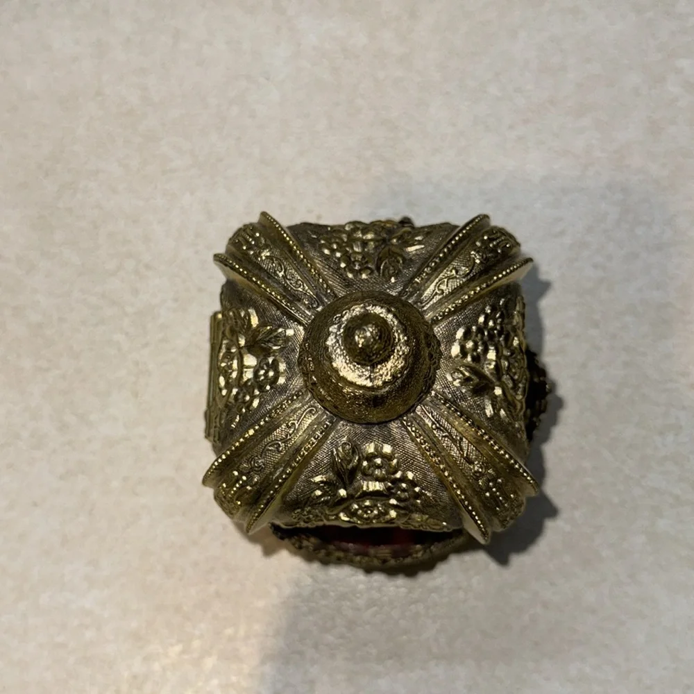 Vintage Gold Tone Crown music/trinket box - Picture 8 of 13